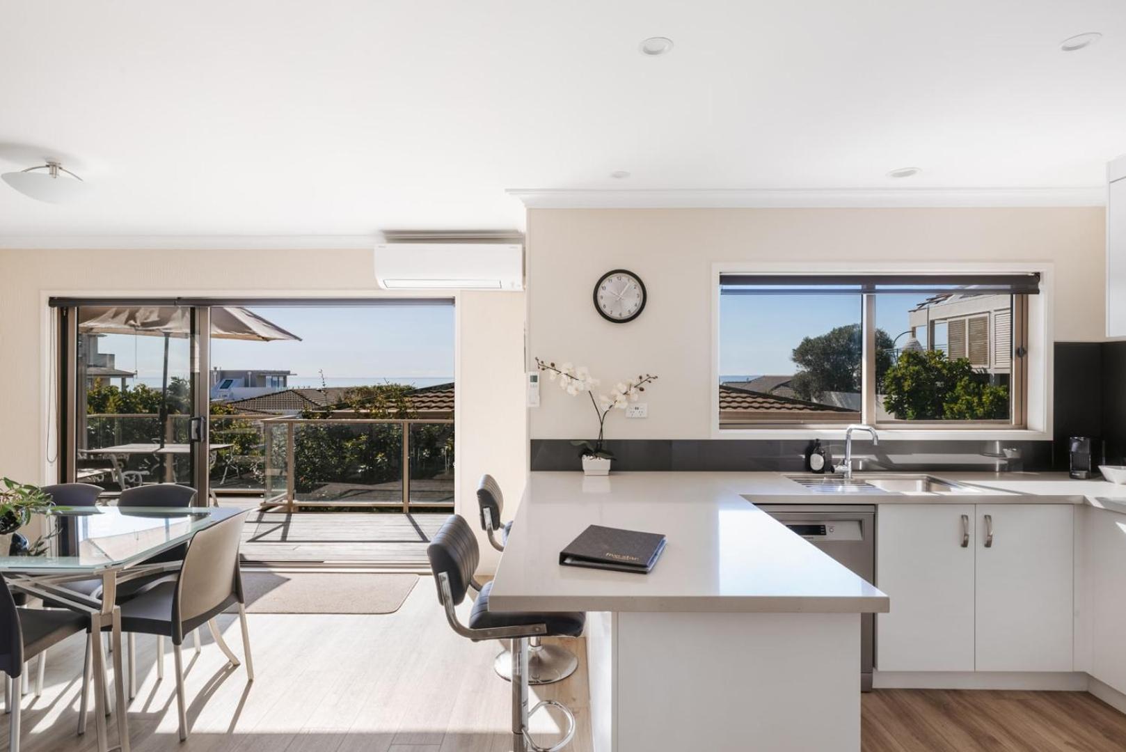 Magnificent Sunrises, Oceanbeach & Sea Views Mount Maunganui Exterior photo